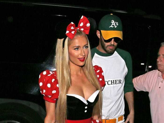 Paris Hilton added a designer accessory to her Minnie Mouse outfit in 2014.