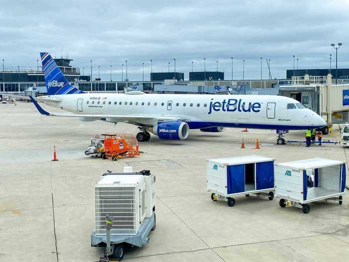 The E190 is the best choice of aircraft when flying on JetBlue since flying on it guarantees having an entire row – albeit a two-seat row – to one