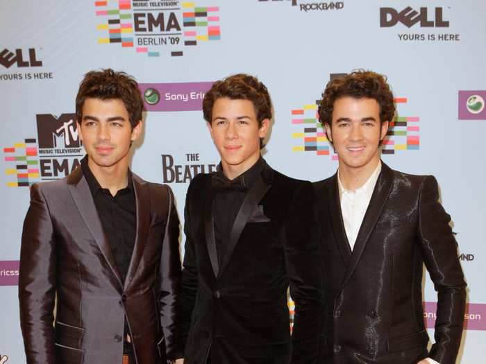 Months later at the 2009 MTV European Music Awards, Joe once again changed his hairstyle.