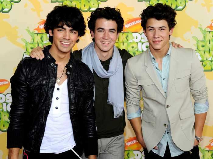 By the 2009 KCAs, the guys seemed comfortable not wearing coordinating outfits.