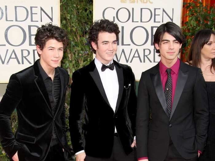 The band looked spiffy in black outfits at the 2009 Golden Globes.