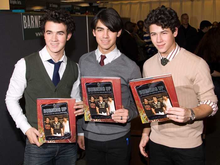 They wore sweaters and ties at a book signing in November 2008.