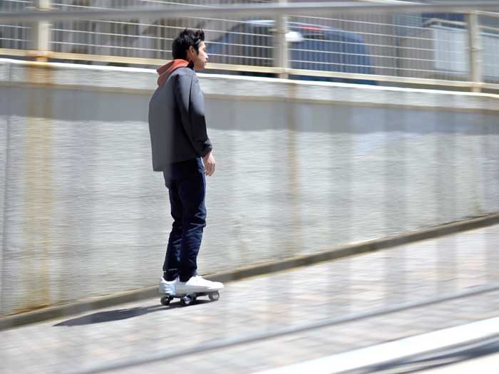 Unlike other personal transporters, Walkcar allows riders to control the vehicle by shifting body weight, and the operation is monitored by four sensors that can alter its direction. The sensors make it completely hands-free and are also responsible for accelerating or decelerating the vehicle.