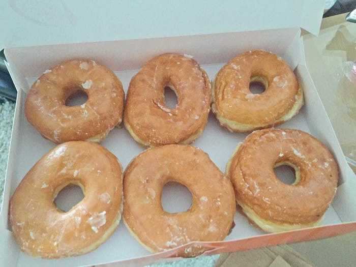 A well-executed glazed doughnut is always a crowd-pleaser, and Dunkin’s Classic Glazed is no exception.