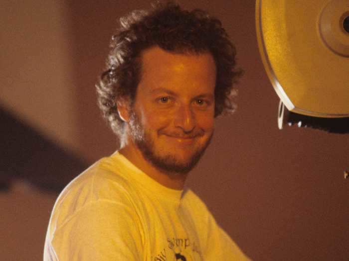 The unseen voice of adult Kevin is the voice of Daniel Stern.