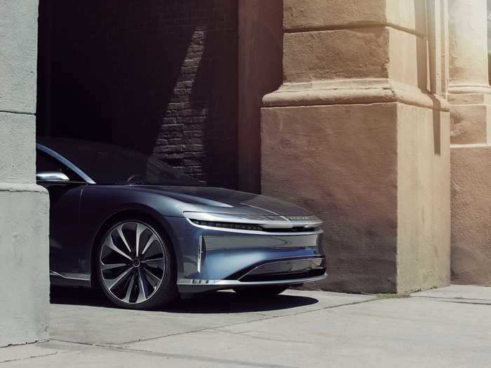 And the folks at Lucid Motors have packed the Air full of cool features and capabilities that might just help it compete with Elon Musk