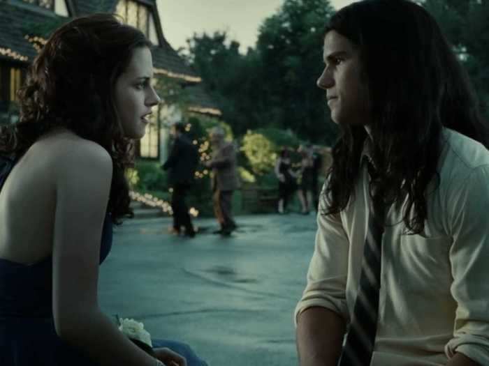 When Jacob speaks with Bella at prom, Edward considers them winding up together.