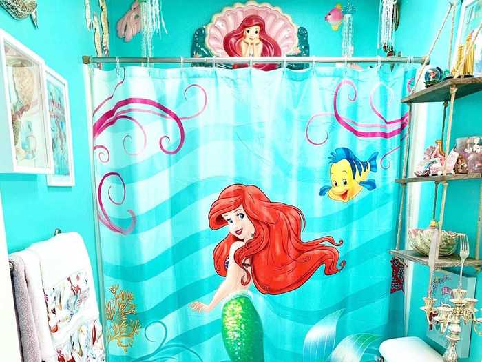 For instance, Eric helped Kelsey renovate the "Little Mermaid" bathroom, which features glitter grout.