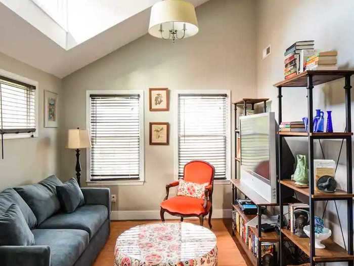 Elegant guesthouse downtown, $223