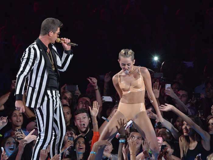 She ended the show with a performance in a nude two-piece. The performance was with Robin Thicke and went viral.