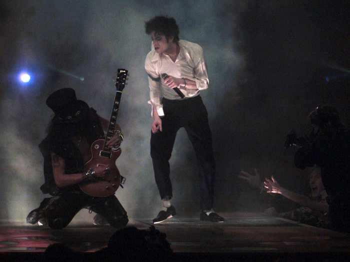 4. Michael Jackson danced his heart out at the 1995 VMAs.