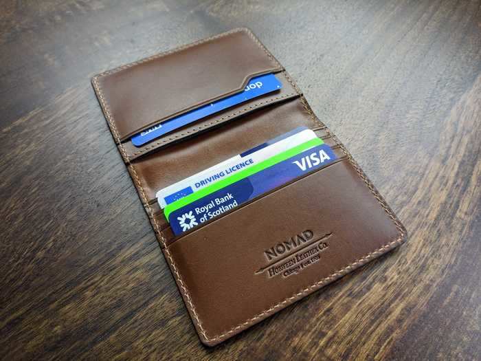 The best slim smart wallet with tracking