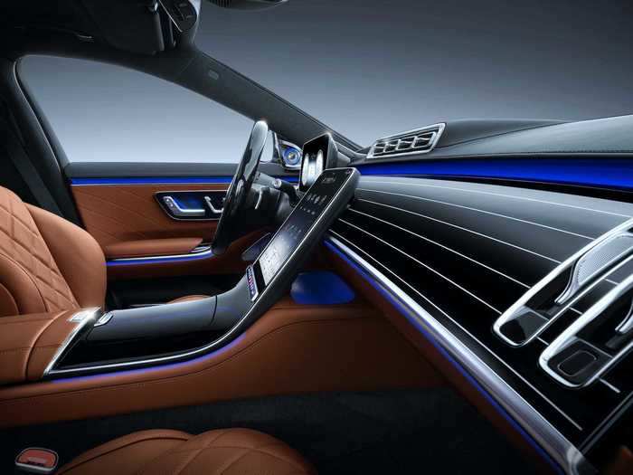 Open-pore wood veneers and real aluminum inlays decorate the interior.