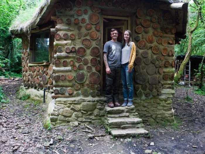 Kris Harbour left London to build an off-grid "hobbit home" in South Wales.