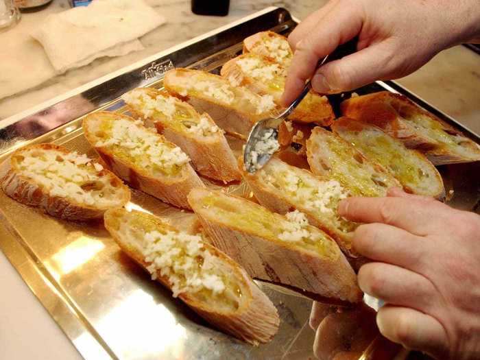 Pass on the garlic bread unless it is served in a traditional style.