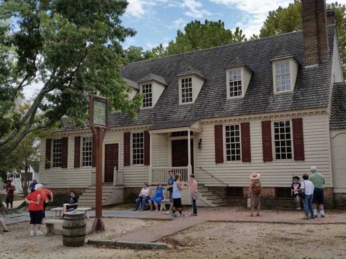 VIRGINIA: The Williamsburg Lodge and Colonial Houses, Williamsburg