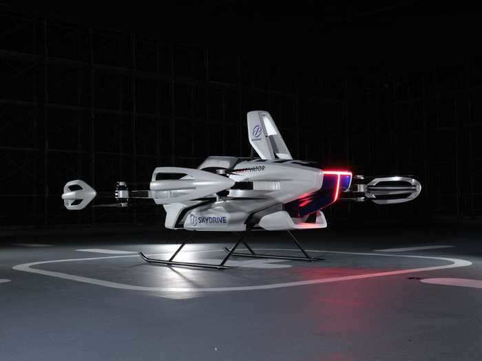 The flying car has two white lights at its front, and a red light underneath, all of which are designed to help onlookers identify the direction that the SD-03 is flying in.