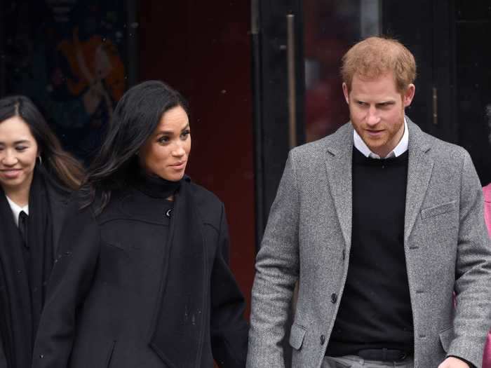 Markle perfectly matched her olive green boots with her purse.