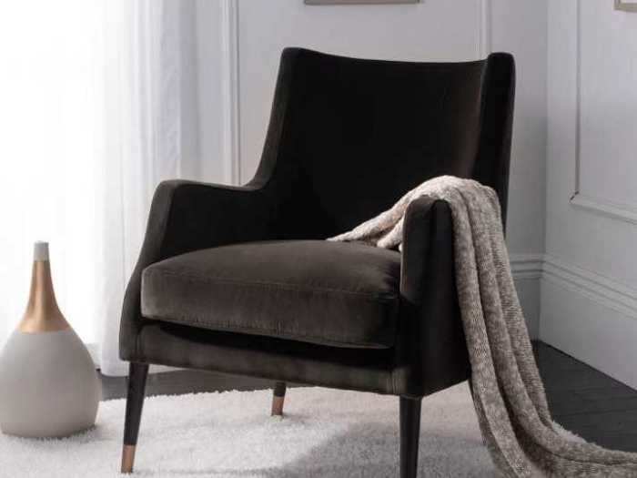 This Sicily velvet armchair will take any room to the next level.