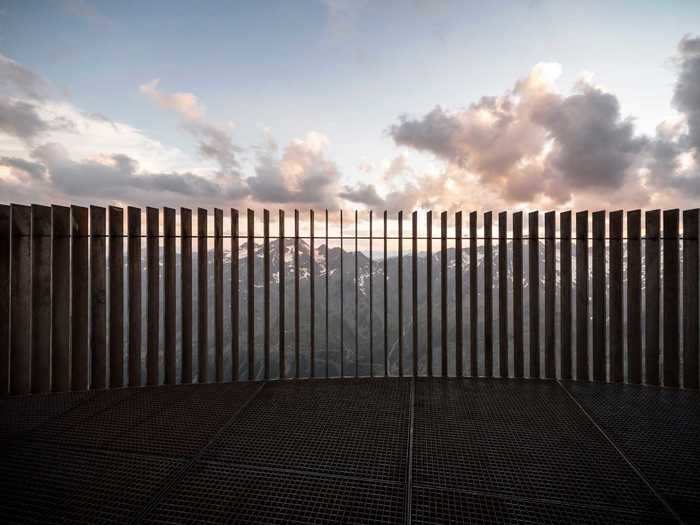 Slotted walls serve as a guard rail while maximizing views.