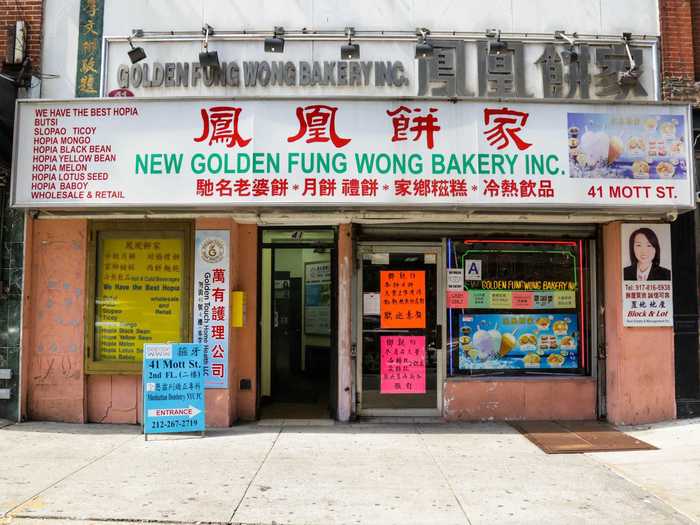 One of the stops on the food crawl is New Golden Fung Wong Bakery, which is the oldest mooncake bakery in Chinatown.