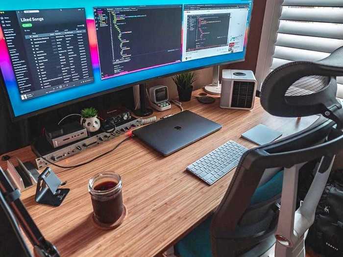 Los Angeles-based tech company GroWrk Remote sent all of its employees a workstation complete with a sit-stand desk, chair, and monitor.