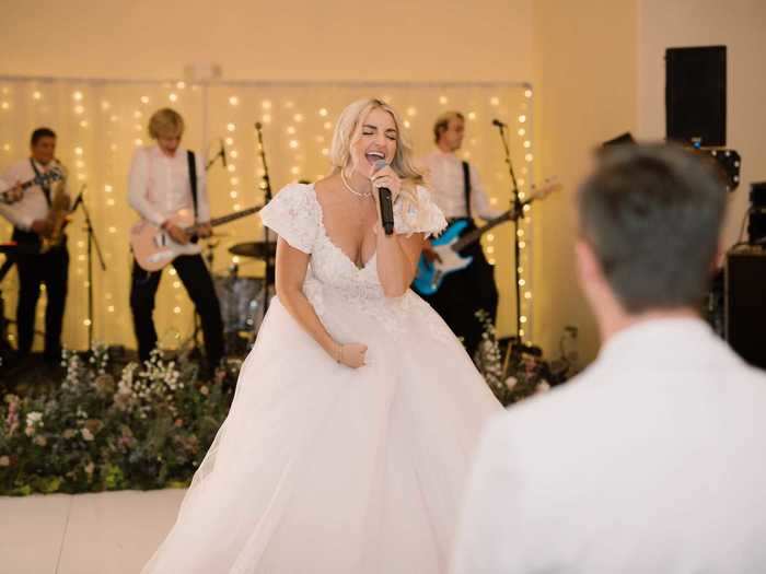 One of the sweetest moments of the event was when Lynch surprised Funk during their first dance by singing to him.