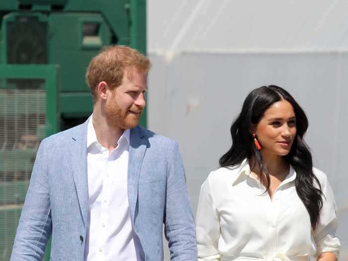 The couple also opted for light and fresh colors while on the same tour of Africa in October 2019.