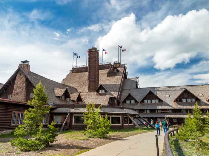 WYOMING: Old Faithful Inn, Yellowstone National Park