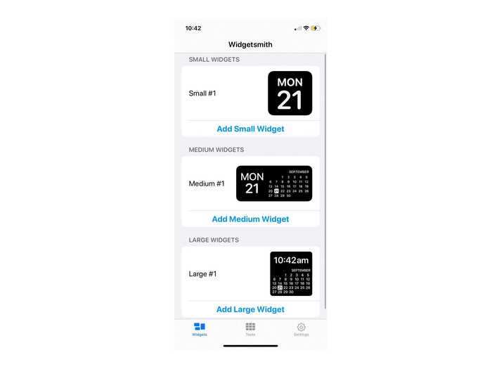 WidgetSmith has far more customization options than native Apple widgets. In both, you can select which size you prefer.