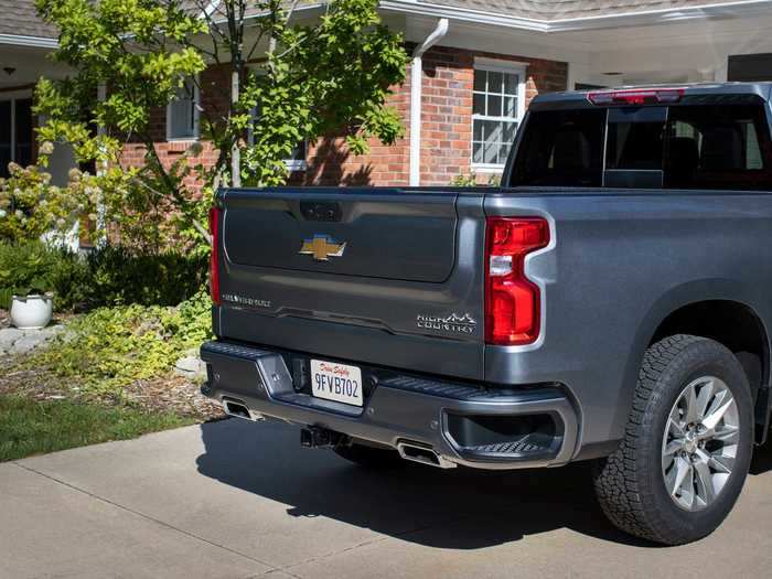 The 2021 Chevrolet Silverado 1500 pickup truck will have some new features — namely, the Multi-Flex Tailgate.