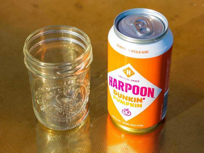 First, I tried the orangest of the bunch: the Harpoon Dunkin