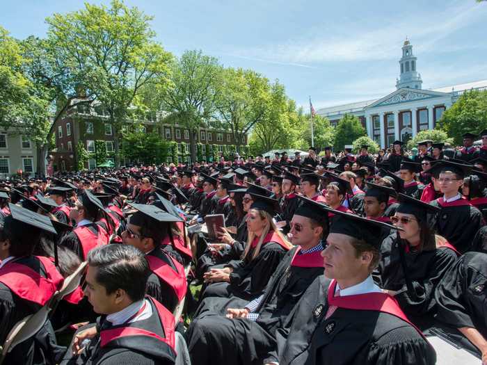 4. Harvard Business School grads earn an average post-graduation salary of $140K to $150K.