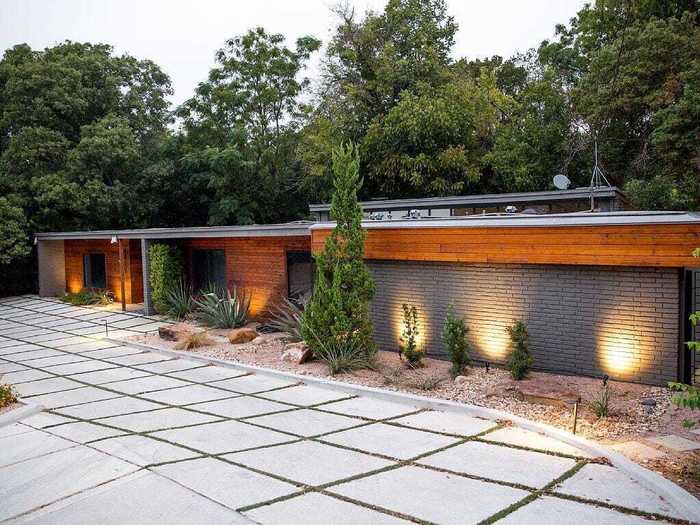 One of the most famous homes from "Fixer Upper" — the mid-century modern home from Season 2 — is also available to rent.