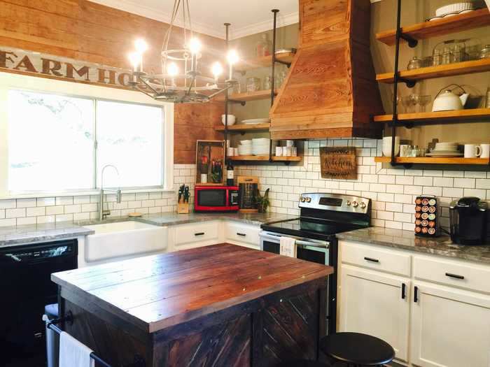 The house is perfect for any "Fixer Upper" fan, with Magnolia Market, Baylor University, and Downtown Waco all located less than 10 minutes away.