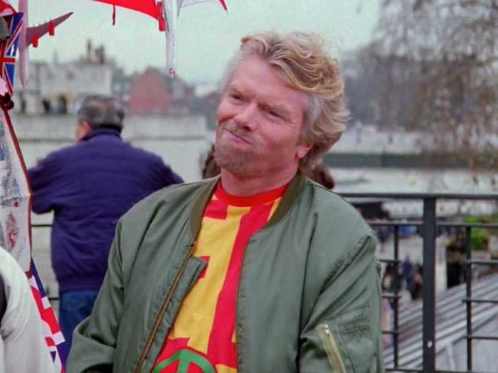 English business mogul Richard Branson had a cameo on the same episode, as a street vendor.