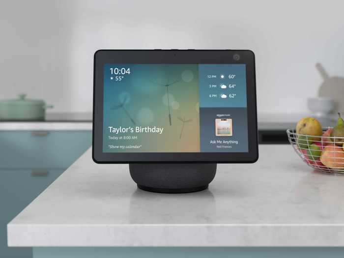 A new Echo Show with a screen that can follow you