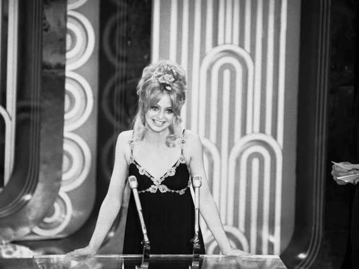 Goldie Hawn wore a flowery black gown and matching flowers in her hair at the 1971 Academy Awards.