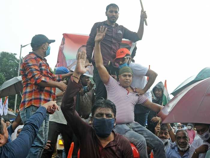 Hundreds of Congress workers marched in Kolkata carrying haystacks on their shoulders and submitted a memorandum to West Bengal Governor Jagdeep Dhankhar, urging him to "intervene and ensure" that the laws were repealed immediately.