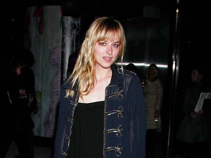 In March 2008, Johnson wore edgy eye makeup and a simple black dress, accessorizing with a long, navy jacket, black stockings, and black ankle boots.