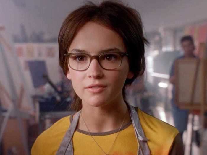 Rachael Leigh Cook starred as Laney Boggs, a clumsy student who was passionate about art.