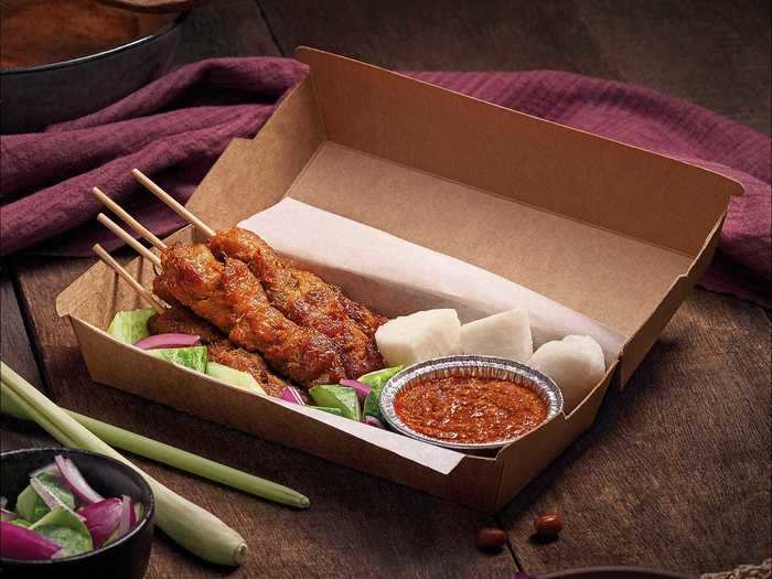 ... chicken satay with peanut sauce ...