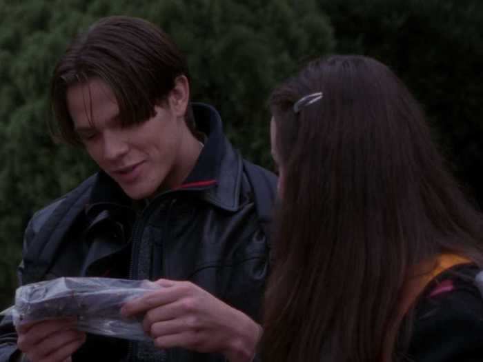 Rory seemed to give Dean walnut-filled cookies one episode after she learned he was "deathly" allergic to walnuts.