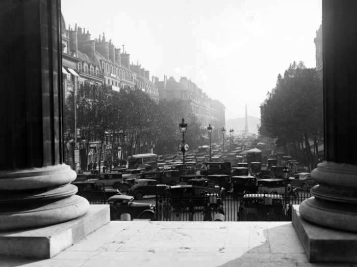 Even 100 years ago, the streets were often filled with traffic.