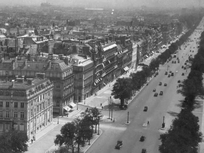 Considered one of the most famous avenues in the world, Champs-Elysées was also popular in 1920.