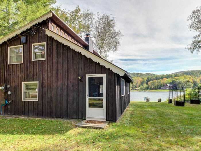 You and six friends could make a cottage in Plymouth, Vermont, your home for a semester.