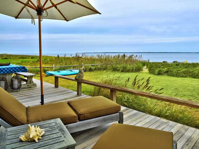 The Hamptons real estate market is known to attract celebrity clientele. Jennifer Lopez, Sarah Jessica Parker, and Robert Downey Jr. all own homes in that pocket of Long Island. The fact that most of the towns in the Hamptons are only an hour or so away from New York City is an added bonus.