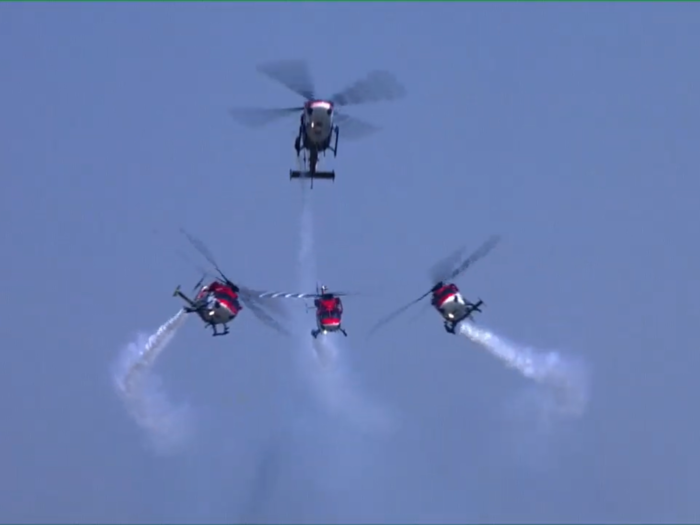 The display team included India’s first woman display captain, team squadron leader Neha Kulkarni who was the co-pilot on Sarang 2.