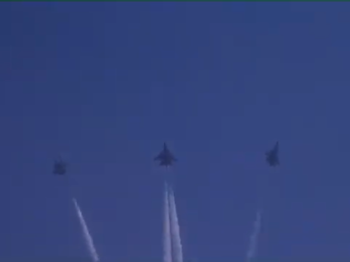 The IAF’s ‘Bison’ was seen in the Bahadur formation, leading with two MiG-29’s and 2 Su-30KI’s on its flank. The ‘Bison’ or MiG-21 is a supersonic air combat interceptor known for its agility and swift response.