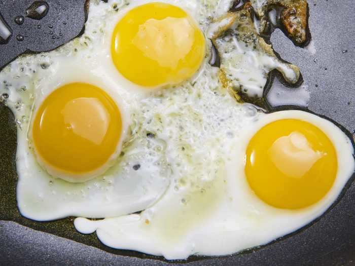 The color of the yolk depends on the hen